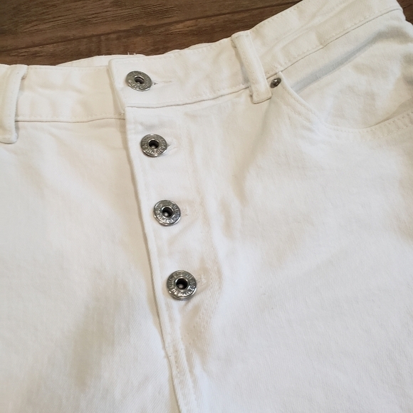 H&M High Waist Button Up Cropped Distressed White Jeans Size 6 - Picture 3 of 8
